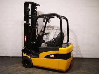 Empilhador de contrapeso 3 rodas Caterpillar EP20NT - 4