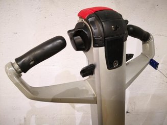 Stacker com condutor a pé Caterpillar NSP16NI - 5