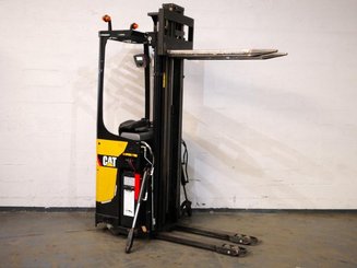 Stacker com condutor transportado Caterpillar NSR16N - 6