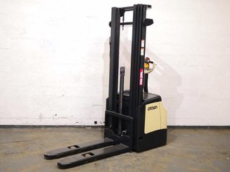 Stacker com condutor a pé Crown ES4000 1.2 TT - 5