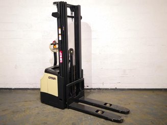 Stacker com condutor a pé Crown ES4000 1.2 TT - 7