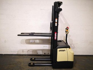 Stacker com condutor a pé Crown ES4000 1.2 TT - 3