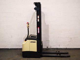 Stacker com condutor a pé Crown ES4000 1.2 TT - 4