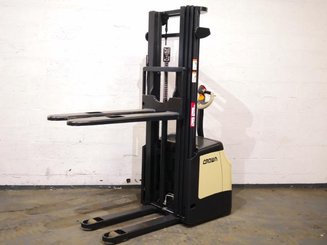 Stacker com condutor a pé Crown ES4000 1.2 TT - 6
