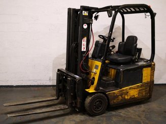 Empilhador de contrapeso 3 rodas