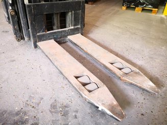 Stacker com condutor transportado Caterpillar NSR20N - 6