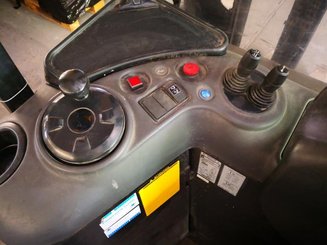 Stacker com condutor transportado Caterpillar NSR20N - 8