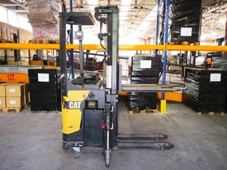 Stacker com condutor transportado Caterpillar NSR20N - 2