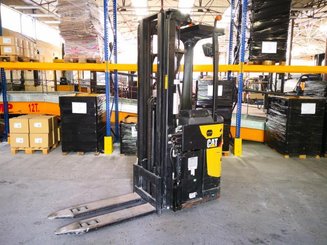 Stacker com condutor transportado Caterpillar NSR20N - 3