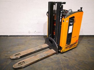 Stacker com condutor transportado STILL SD20 - 6