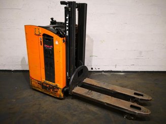 Stacker com condutor transportado STILL SD20 - 8