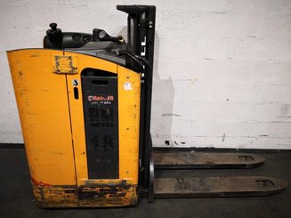 Stacker com condutor transportado STILL SD20