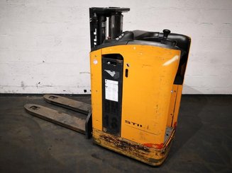 Stacker com condutor transportado STILL SD20