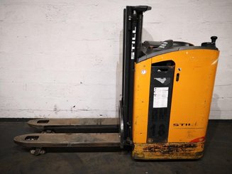 Stacker com condutor transportado STILL SD20