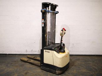 Stacker com condutor a pé Crown ES4000 1.2 TT - 1