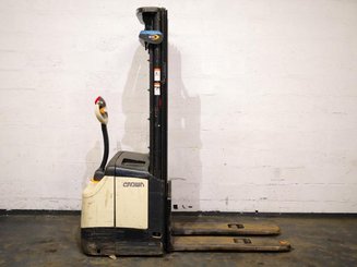 Stacker com condutor a pé Crown ES4000 1.2 TT - 4