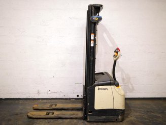 Stacker com condutor a pé Crown ES4000 1.2 TT - 2