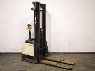 Stacker com condutor a pé Crown ES4000 1.2 TT - 6