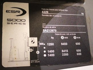 Empilhador retráctil Crown ESR5000-1.4 - 2