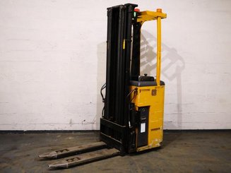 Stacker com condutor transportado Caterpillar NSR16K