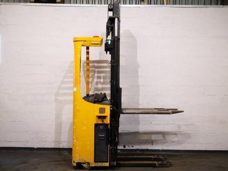 Stacker com condutor transportado Caterpillar NSR16K