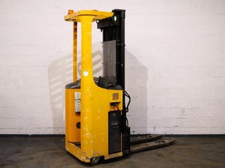 Stacker com condutor transportado Caterpillar NSR16K