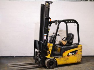 Empilhador de contrapeso 3 rodas Caterpillar EP20NT - 1