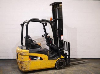 Empilhador de contrapeso 3 rodas Caterpillar EP20NT - 1