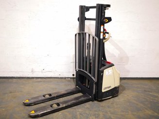 Stacker com condutor a pé Crown WF3000-1.0FT - 5