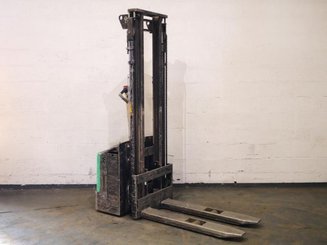 Stacker com condutor a pé Mitsubishi SBP12N