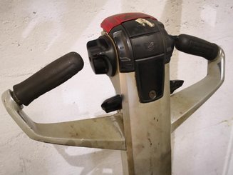 Stacker com condutor a pé Mitsubishi SBP12N