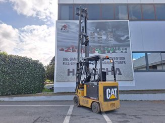 Empilhador de contrapeso 4 rodas Caterpillar EC25N