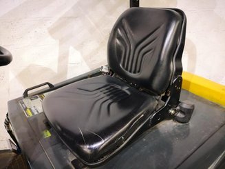 Empilhador de contrapeso 4 rodas Caterpillar EC25N - 7