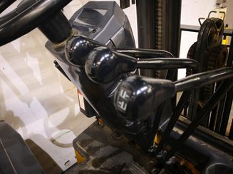 Empilhador de contrapeso 4 rodas Caterpillar EC25N - 9