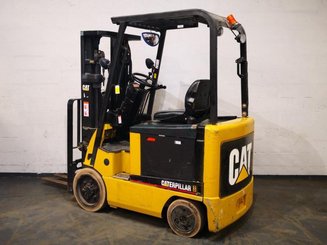 Empilhador de contrapeso 4 rodas Caterpillar EC25N - 4