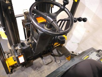 Empilhador de contrapeso 4 rodas Caterpillar EC25N - 8