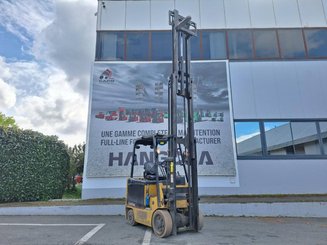Empilhador de contrapeso 4 rodas Caterpillar EC25N