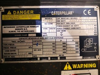 Empilhador de contrapeso 4 rodas Caterpillar EC25N