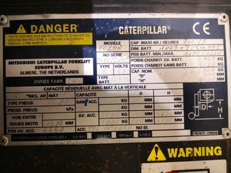 Empilhador de contrapeso 4 rodas Caterpillar EC25N - 8