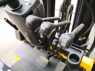 Empilhador de contrapeso 4 rodas Caterpillar EC25N