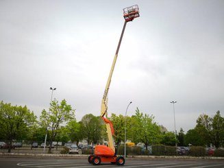 Plataforma de braço articulado JLG 600A - 6