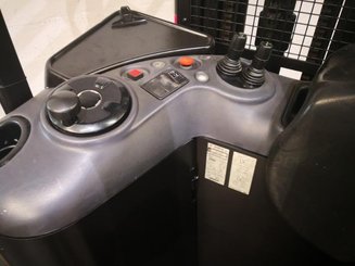 Stacker com condutor transportado Caterpillar NSR16N - 9