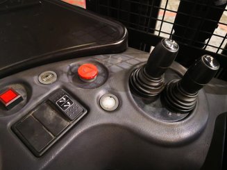 Stacker com condutor transportado Caterpillar NSR16N - 10