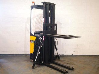 Stacker com condutor transportado Caterpillar NSR16N - 7