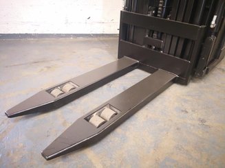 Stacker com condutor transportado Caterpillar NSR16N - 13