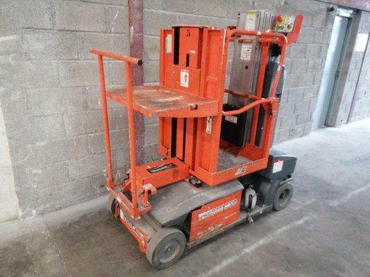 Plataforma com mastro vertical JLG TOUCAN DUO - 1