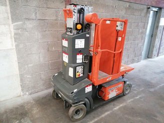 Plataforma com mastro vertical JLG TOUCAN DUO