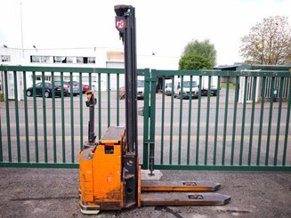 Stacker com condutor a pé STILL EGV1250 - 2