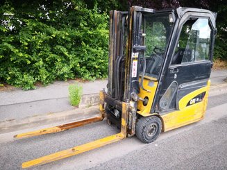 Empilhador de contrapeso 3 rodas