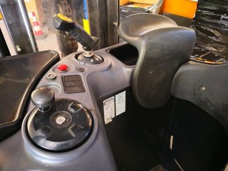 Stacker com condutor transportado Caterpillar NSR16N - 3